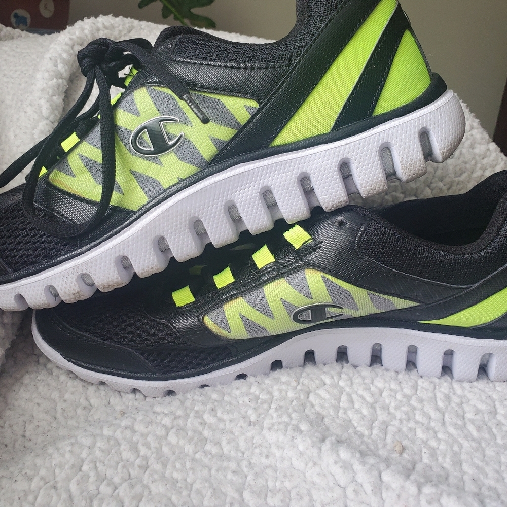 Champion Mens size 11.5